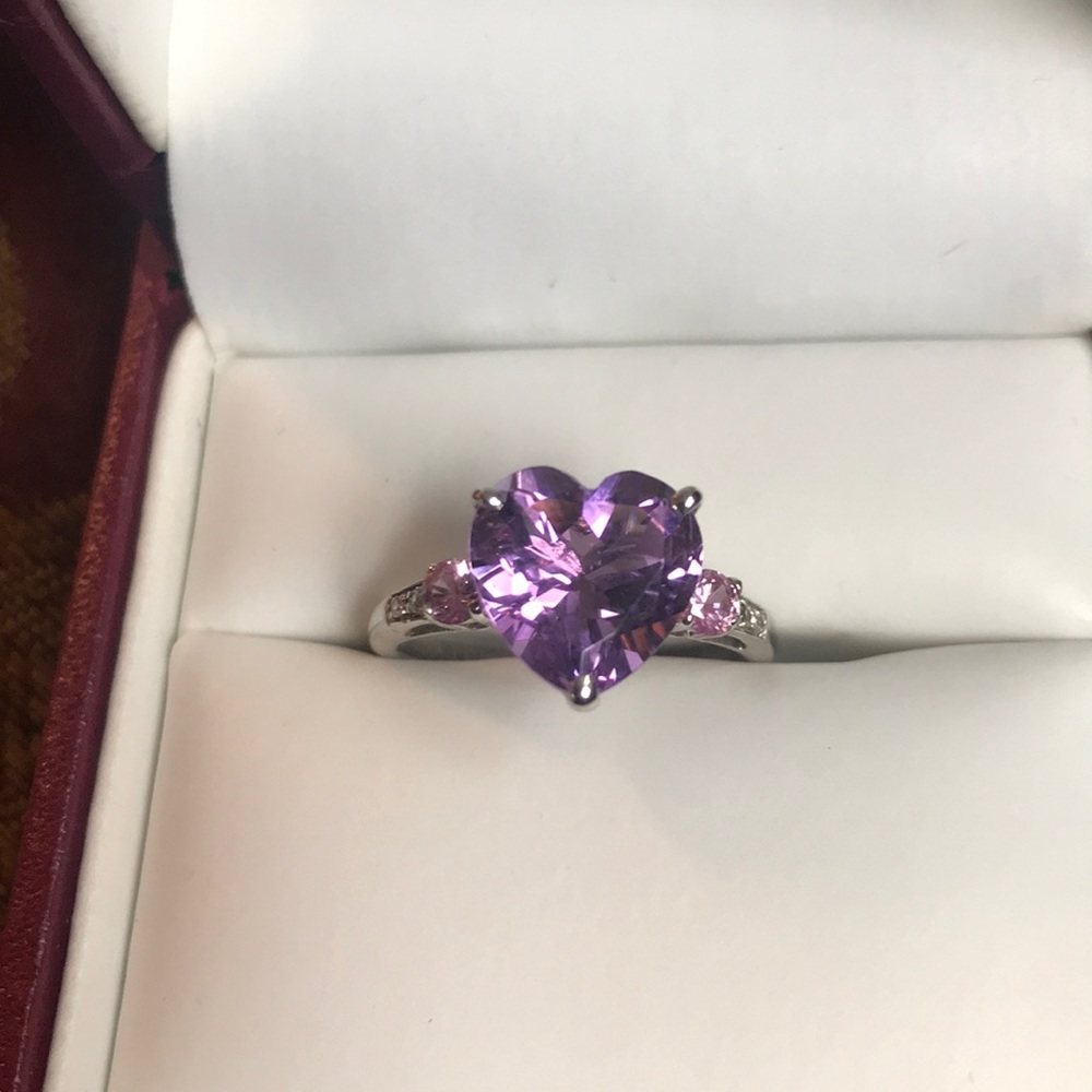 Beautiful amethyst ring size 7 new never worn